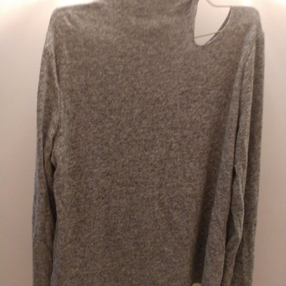 Johnny Becca soft gray cut out mock turtle neck-Lg - Picture 2 of 3